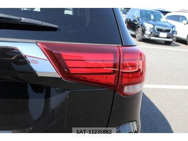Mitsubishi OUTLANDER PHEV 2015-09 210576-11