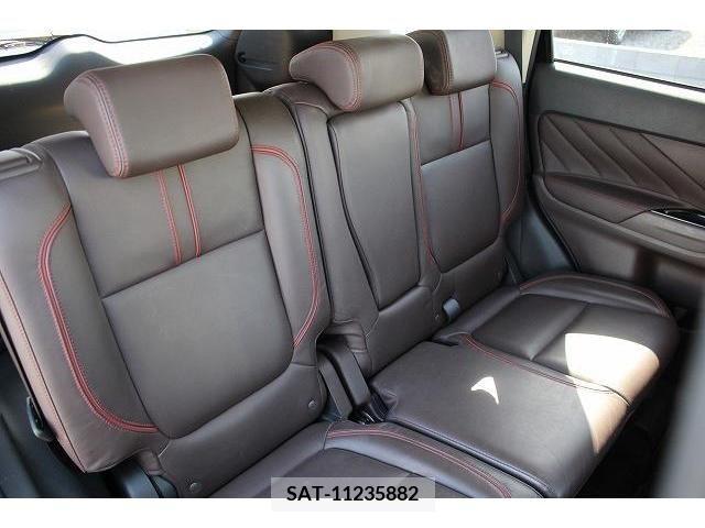 Mitsubishi OUTLANDER PHEV 2015-09 210576-13
