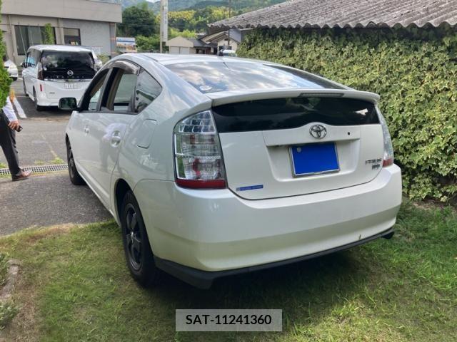 Toyota PRIUS 2004-01 393457-3
