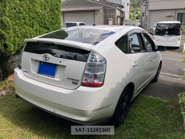 Toyota PRIUS 2004-01 393457-2