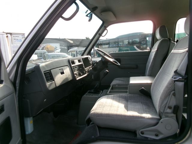 Isuzu Fargo 1985-04 15577-19