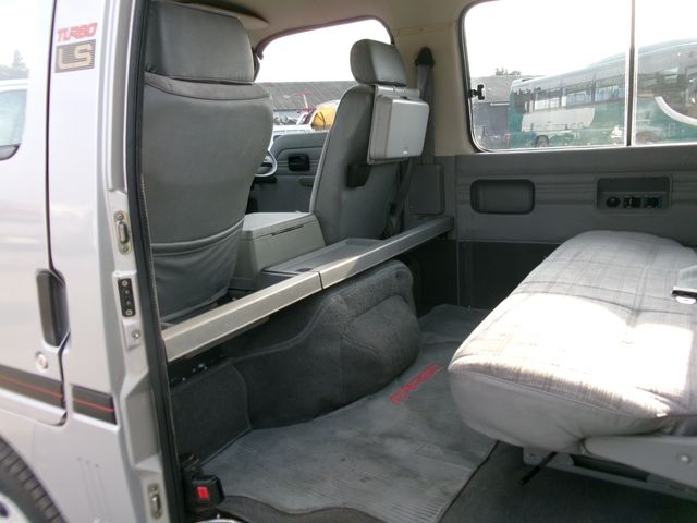 Isuzu Fargo 1985-04 15577-21
