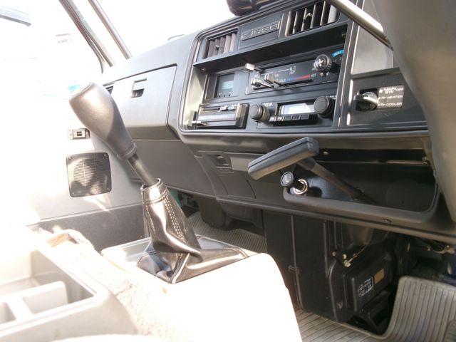 Isuzu Fargo 1985-04 15577-17