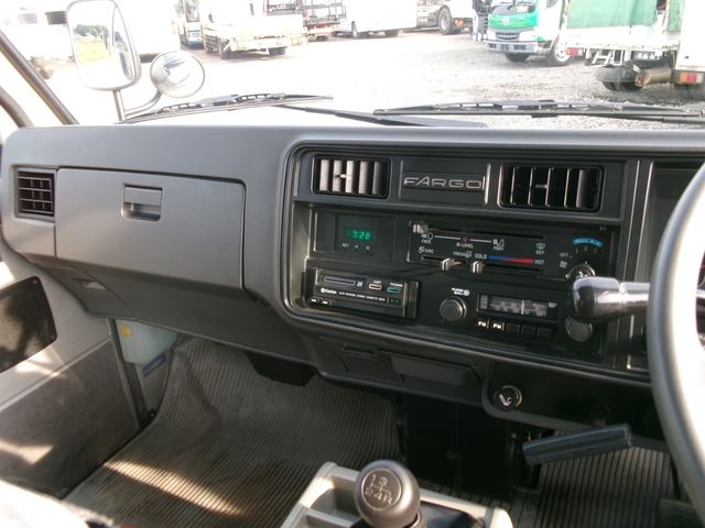 Isuzu Fargo 1985-04 15577-16