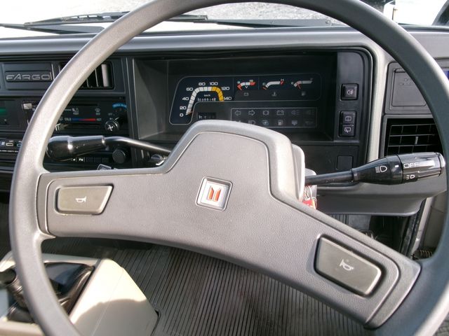 Isuzu Fargo 1985-04 15577-12