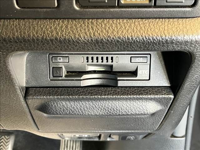 Toyota VOXY HYBRID 2018-07 193009-10