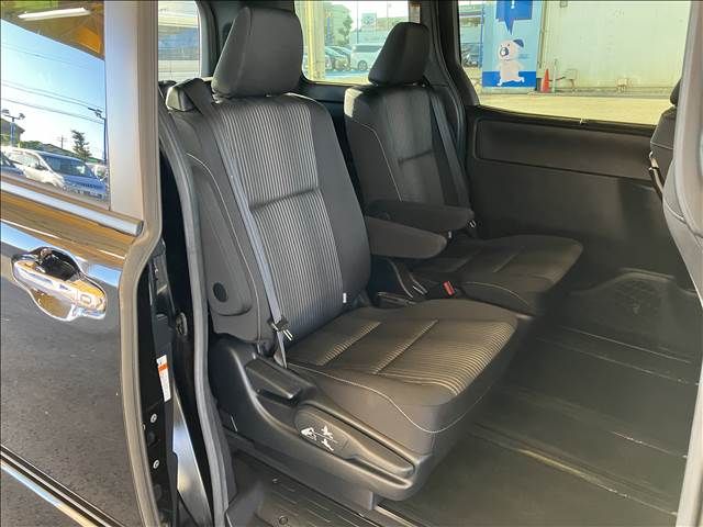 Toyota VOXY HYBRID 2018-07 193009-5