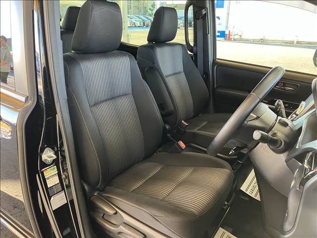 Toyota VOXY HYBRID 2018-07 193009-4
