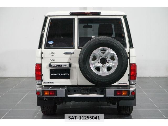 Toyota LAND CRUISER 2015-06 373203-3