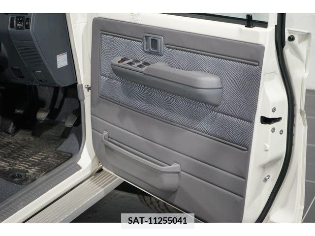Toyota LAND CRUISER 2015-06 373203-12