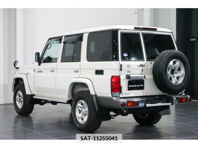 Toyota LAND CRUISER 2015-06 373203-1