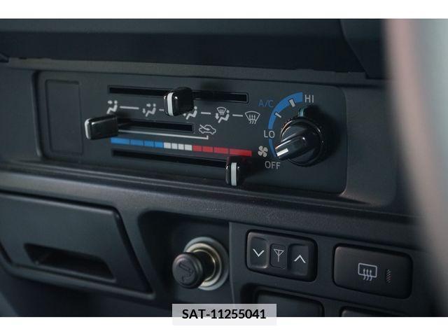 Toyota LAND CRUISER 2015-06 373203-22