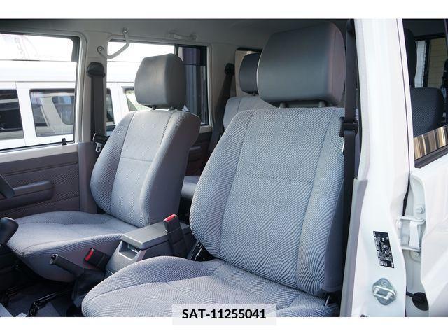 Toyota LAND CRUISER 2015-06 373203-17
