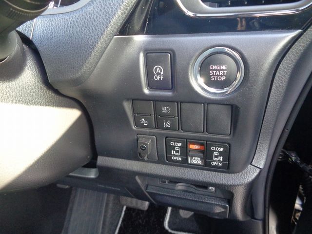 Toyota VOXY 2019-06 16760-22