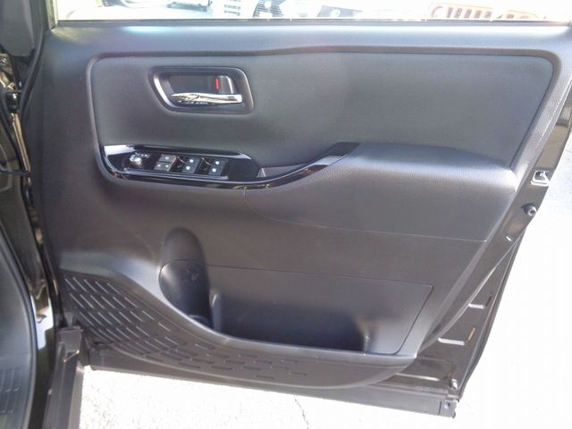 Toyota VOXY 2019-06 16760-20