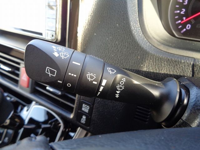 Toyota VOXY 2019-06 16760-18