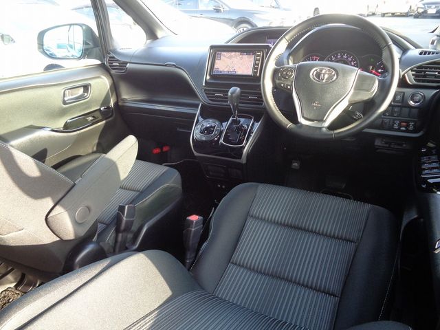 Toyota VOXY 2019-06 16760-9