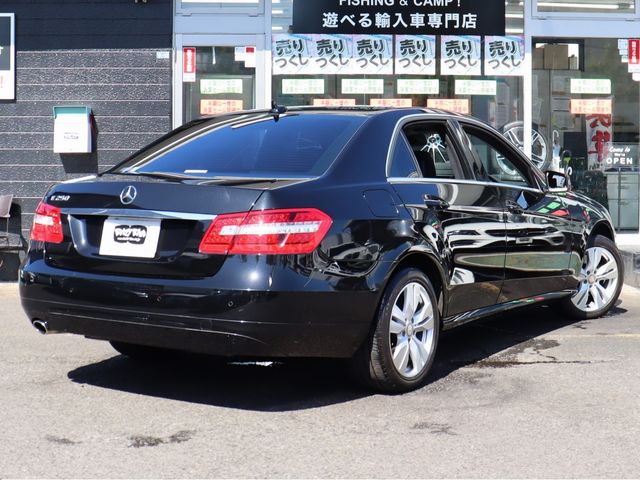 Mercedes Benz E-CLASS 2012-01 16087-25