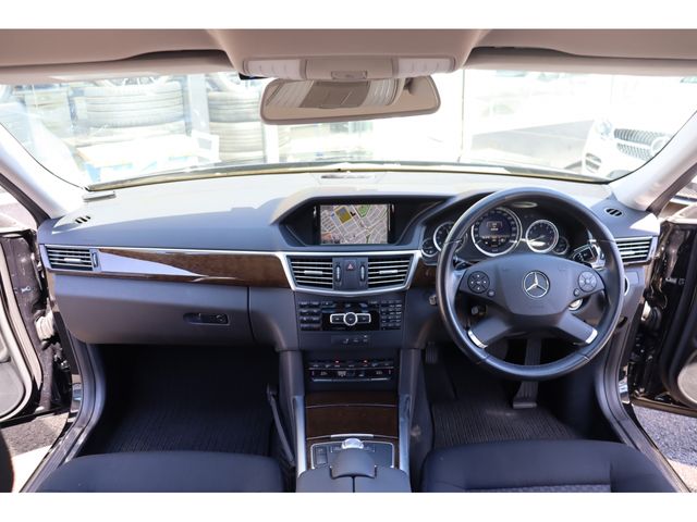 Mercedes Benz E-CLASS 2012-01 16087-4