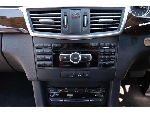 Mercedes Benz E-CLASS 2012-01 16087-12