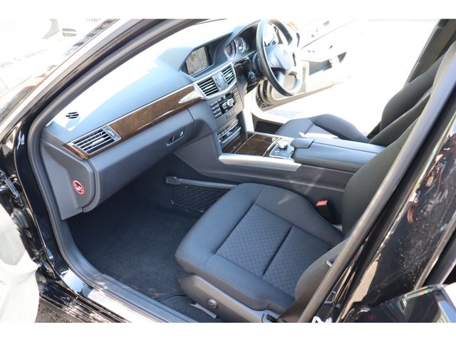 Mercedes Benz E-CLASS 2012-01 16087-5