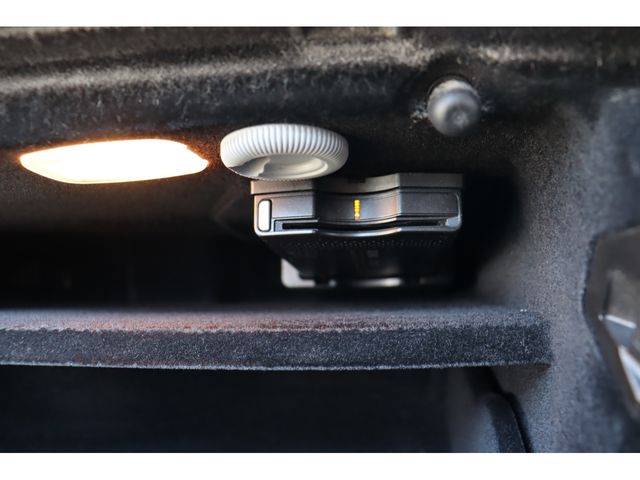 Mercedes Benz E-CLASS 2012-01 16087-11