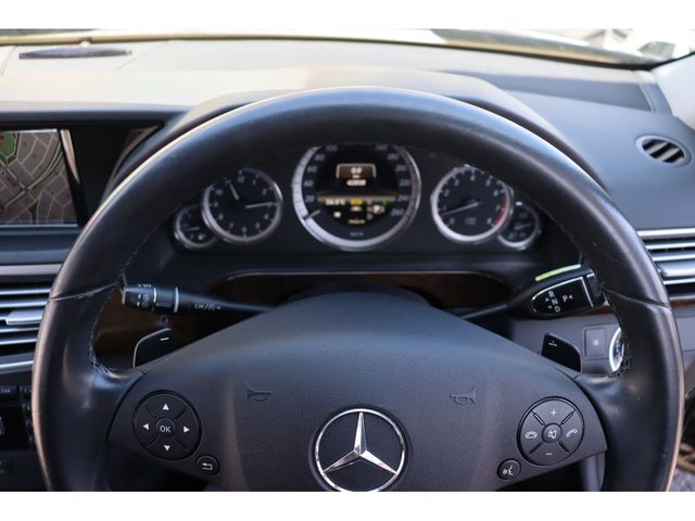 Mercedes Benz E-CLASS 2012-01 16087-13
