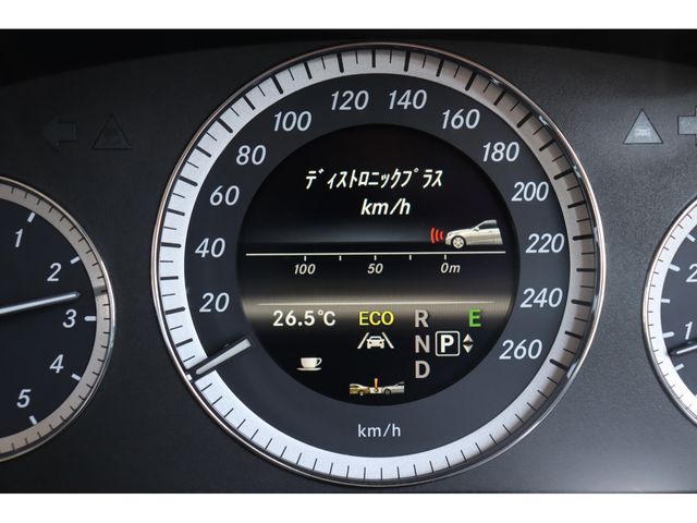 Mercedes Benz E-CLASS 2012-01 16087-9