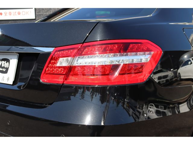 Mercedes Benz E-CLASS 2012-01 16087-21