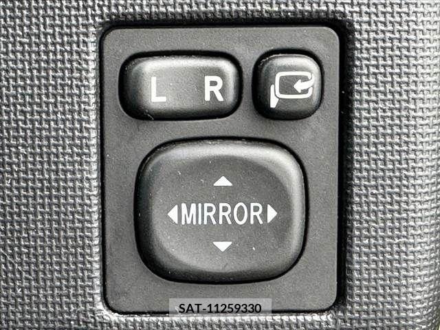 Toyota SPADE 2013-09 384146-28