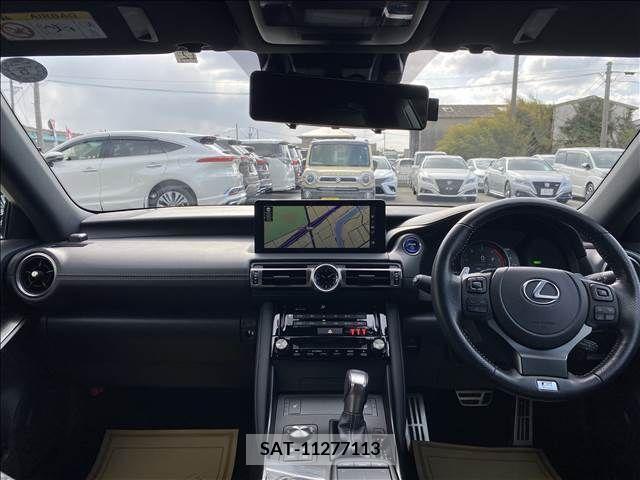Lexus IS 2020-12 210753-12