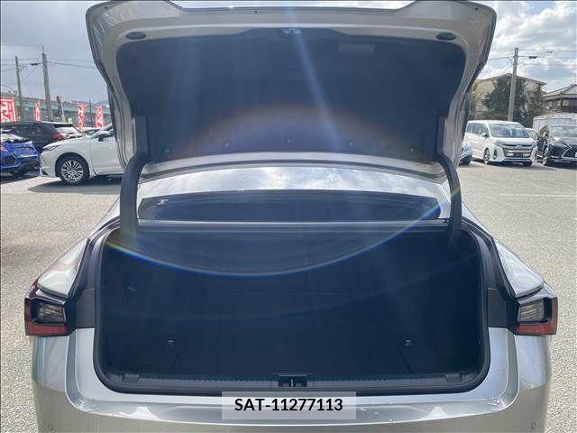 Lexus IS 2020-12 210753-14