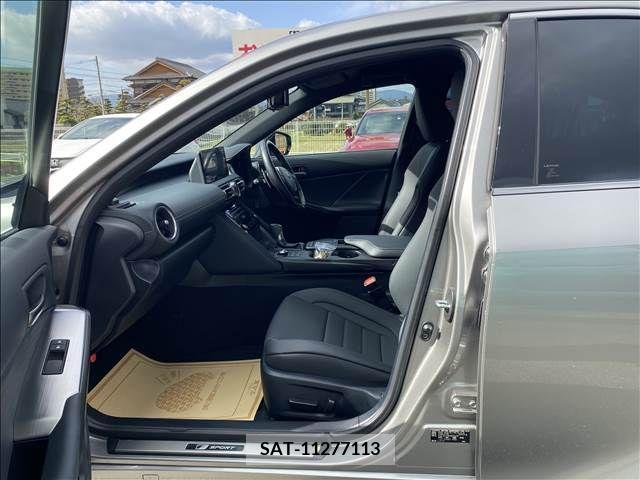 Lexus IS 2020-12 210753-4