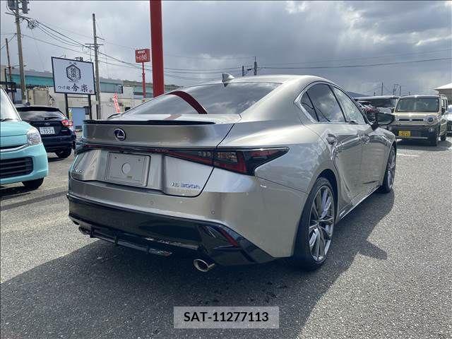 Lexus IS 2020-12 210753-13
