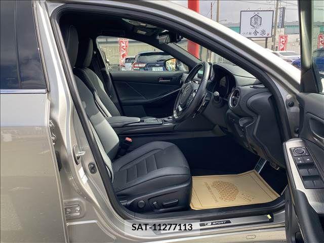 Lexus IS 2020-12 210753-3