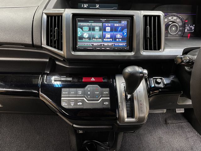 Honda e 2010-06 21715-19