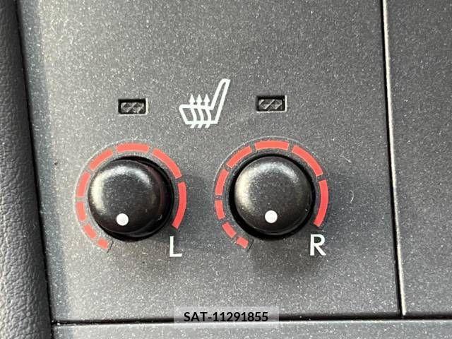 Lexus CT 2011-06 275102-5