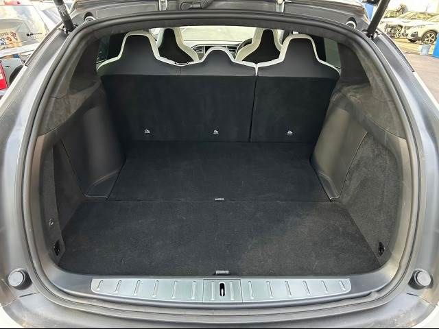 Tesla MODEL X 2017-10 22299-10