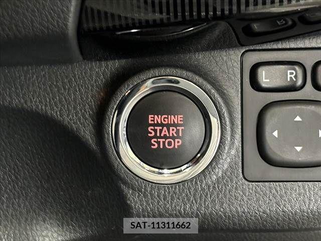 Toyota VITZ 2017-12 348482-27