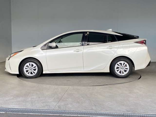 Toyota PRIUS 2016-09 190614-13