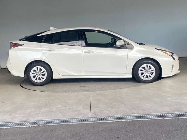 Toyota PRIUS 2016-09 190614-9