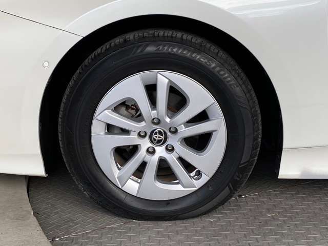 Toyota PRIUS 2016-09 190614-15