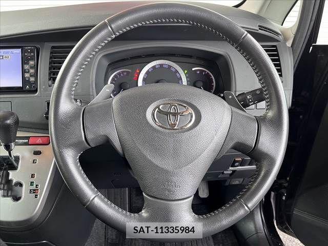 Toyota ISIS 2011-09 256569-5