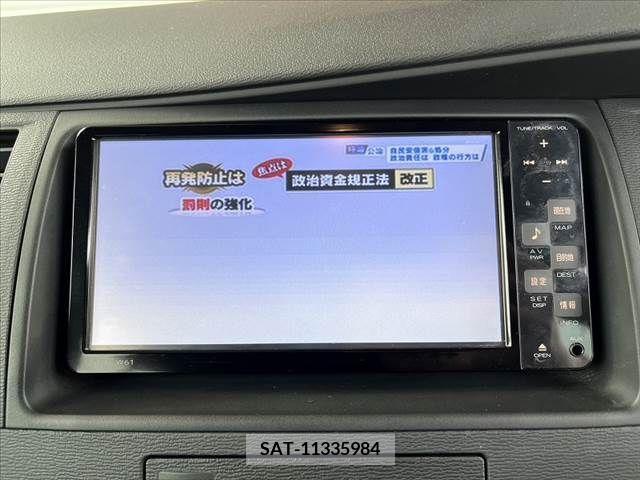 Toyota ISIS 2011-09 256569-4