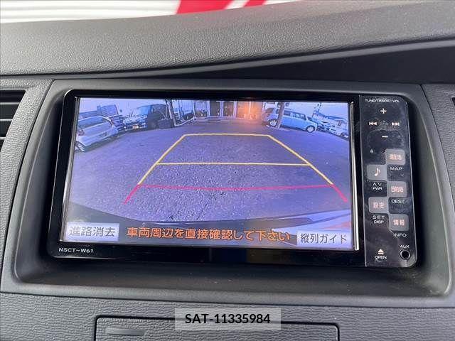 Toyota ISIS 2011-09 256569-3
