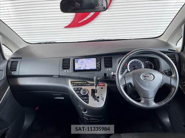 Toyota ISIS 2011-09 256569-1