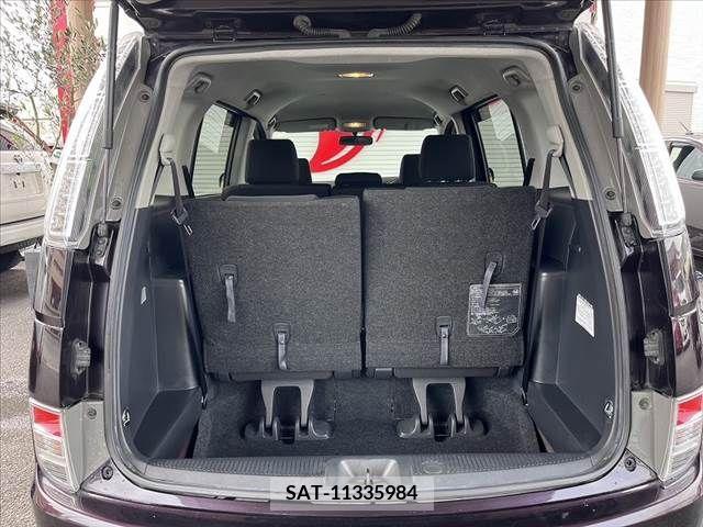 Toyota ISIS 2011-09 256569-15
