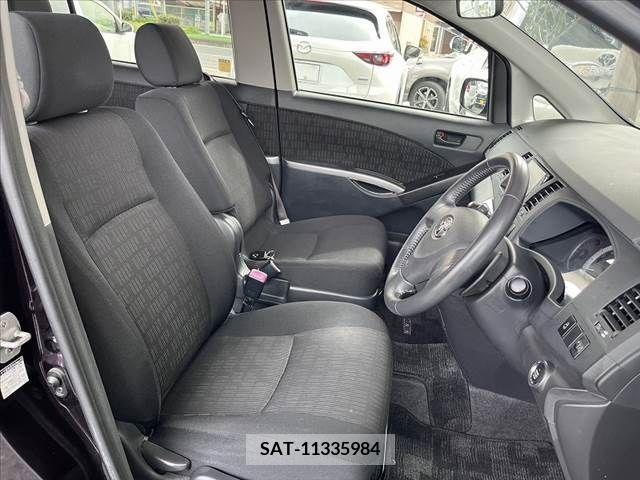 Toyota ISIS 2011-09 256569-13