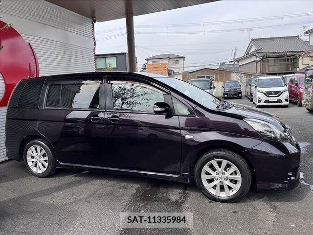 Toyota ISIS 2011-09 256569-9