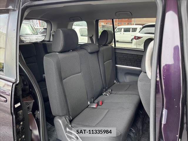 Toyota ISIS 2011-09 256569-14